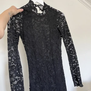 Klänning - Superfin klänning med öppen rygg, använd 1 gång 