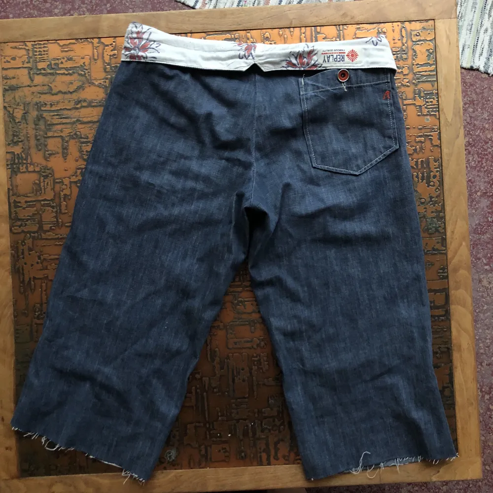 Unika jeans shorts Lågmidjade Klippte av dessa själv, feel free att klippa dem kortare. Unisex. Shorts.