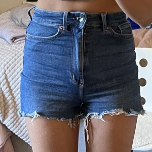 Jeans shorts - Säljer pga för små. Fint skick.