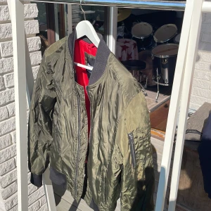 Urban classics bomberjacka oliv - Jacka i bra skick