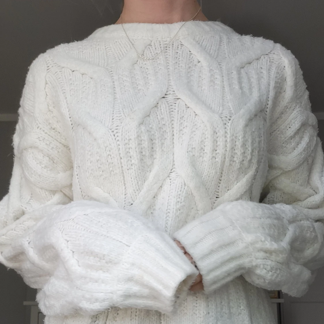 Vit stickad tröja