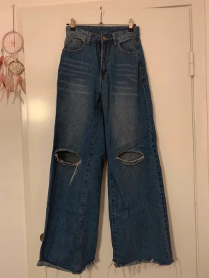 Jeans - Högmidjade med två hål