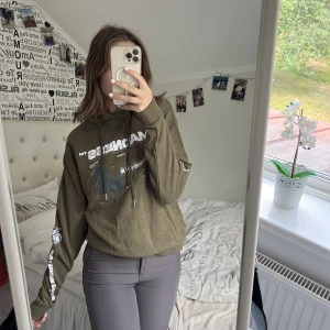 hoodie - oanvänd hoodie från madlady då den inte riktigt är min färg. lappen är kvar