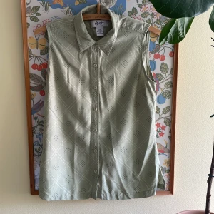 Vintage blus - Söt vintage blus med 70-tals känsla från märket IZOD. 