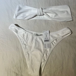 Bikini set - Helt ny! Bikinisett från Gina tricot. Storlek M i båda, avtag bar del på toppen