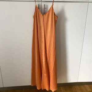Orange klänning - Storlek: s🧡