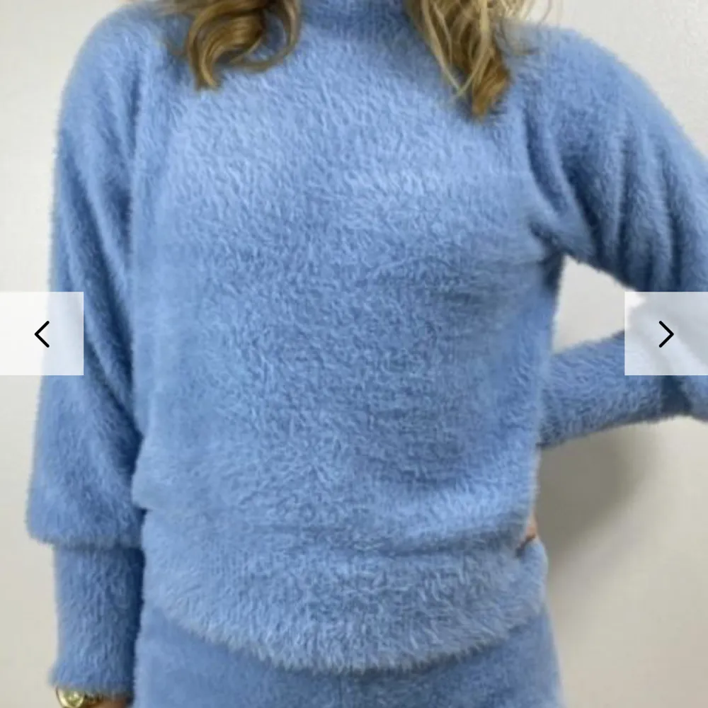 En blå fluff tröja från designby si. Fluffy Sweater - blue - XS/S Aldrig använd💕  Ordinarie pris 347kr säljer för 150kr, pris kan diskuteras!. Tröjor & Koftor.