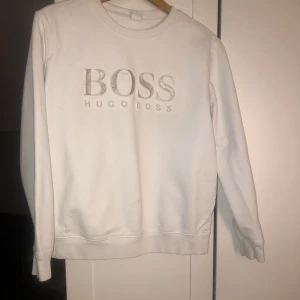 Säljer denna tröja! - Säljer denna huggo boss tröja. Storlek M men passar lika bra på S .