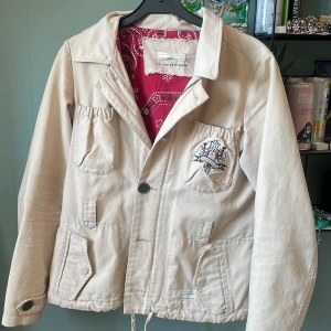 Odd molly jacka - Fin beige odd molly jacka som aldrig kommit till användning ! Saknar bälte. Pris går att diskutera