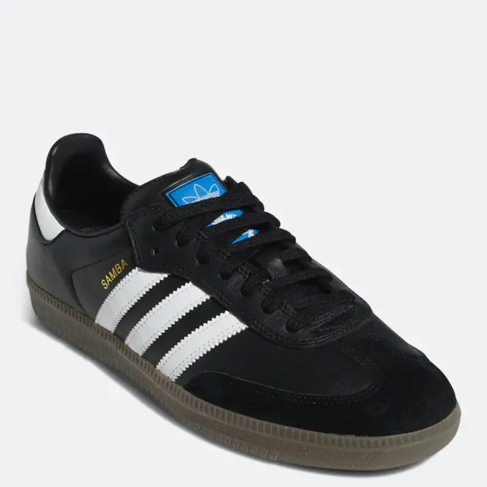 Säljer dessa Adidas Samba pga att de är aningens för stora. Dom är i nyskick, använda ca 4 ggr ❤️. Skor.