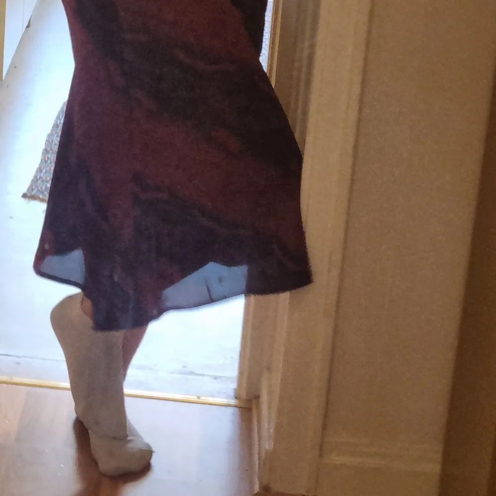 Jättefin kjol köpt second hand! Mönstrad. Inte stretchig men har bra passform. Kjolar.