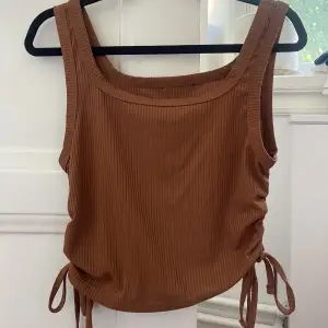 super cute brown top with detail on the side, great condition size S