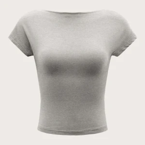 Rygglös t-shirt - Rygglös t-shirt ifrån SHEIN💖