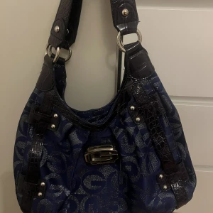 Vintage väska - Säljer denna vintage väska, super fint skick