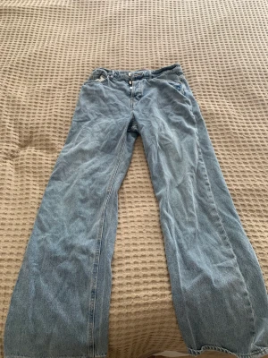 Jeans  - Jeans från hm, knappt använda då dom är för små 