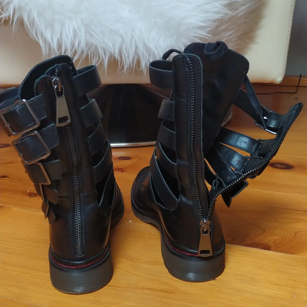 Svinnkoola nästan oanvända Zara boots i strl 37 ,🔥🔥💥💥👌. Skor.