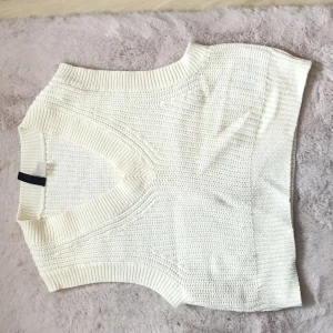 Väst - En kräm vit stickad väst från h&m 