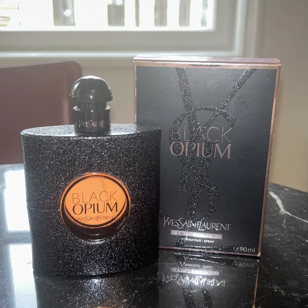 Ysl ’Black Opium’ parfym, knappt använd!! 90 ml . Övrigt.