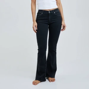 Jeans  - Superfina jeans från bikbok! Säljer då jag har flera liknande❤️Fick de i somras och endast använda väldigt få gånger så i superbra skick!❤️