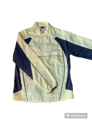 Asics jacka - Tunn vårjacka