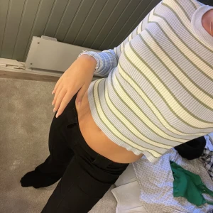 Zara - Tröja ifrån zara. I bra skick! Skriv för fler bilder! Frakten ingår❤️