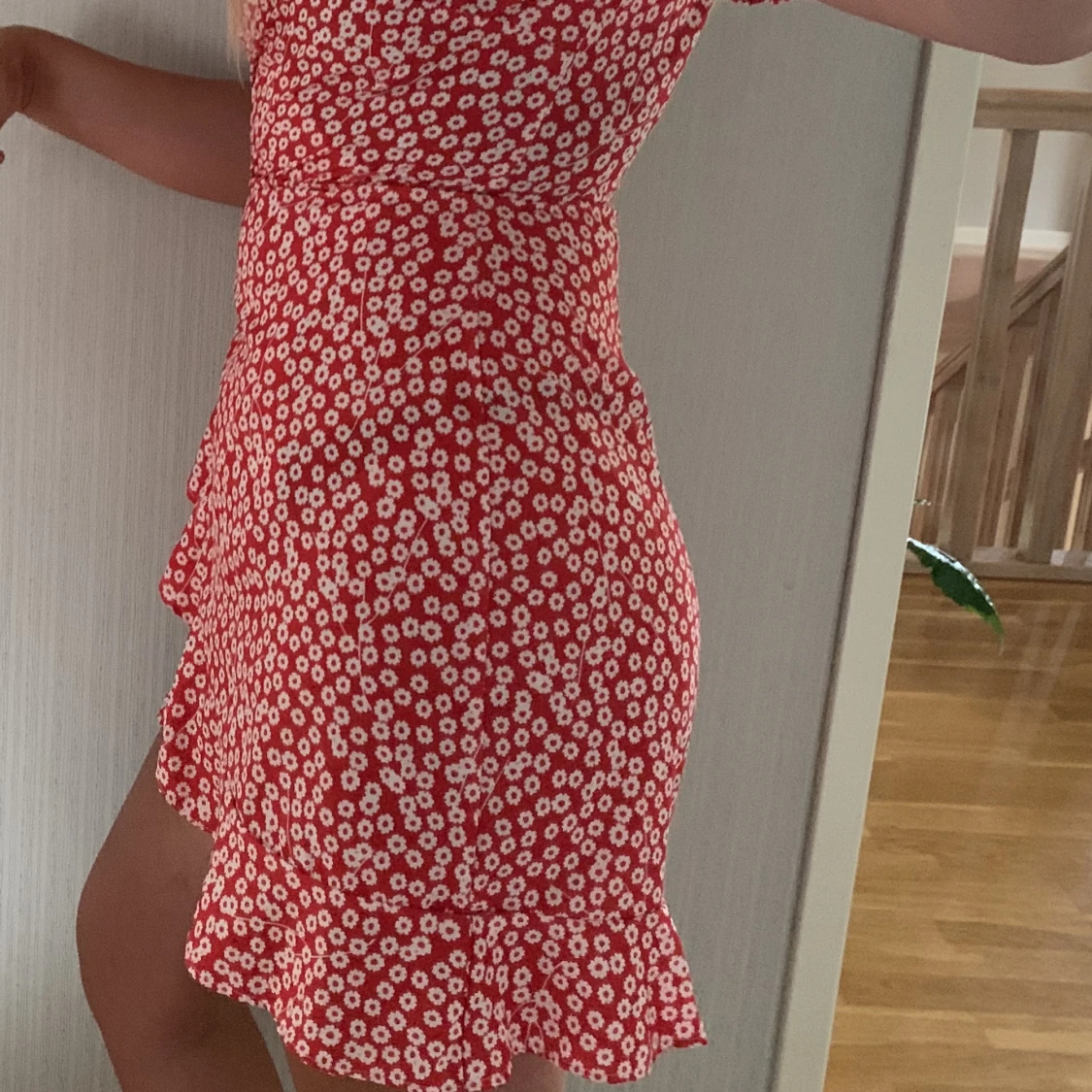 Röd blommig klänning, Chiquelle - 90