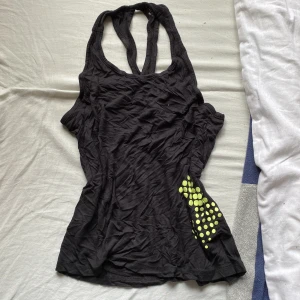 Träningstopp - Gammal träningstopp, använt men relativt nytt skick. Säljer då den aldrig används, osäker på nypris