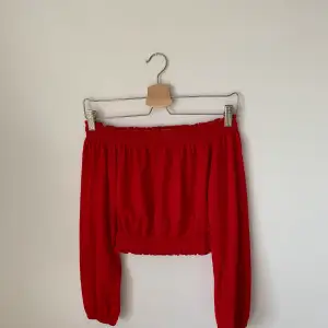 Fin röd tröja, använd fåtal gånger
