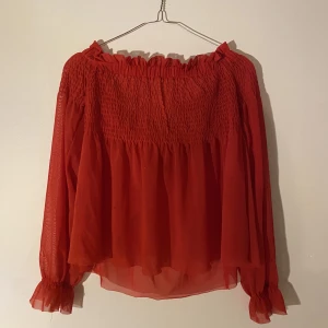 Blus - Röd transparant blus