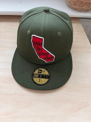 Stussy keps - Storlek 7 1/4 eller 57.7 cm  Använd en del men i bra skick. Söker en snabb affär till rimligt pris. 