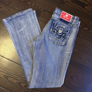 Lågmidjade Jeans  - As snygga jeans som tyvärr blivit för små!!🥹