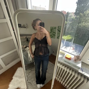 zara topp - köpte i juni nån gång för 429kr men kommer ej till användning, prislapp kvar osv. använd gärna köp nu!🥰