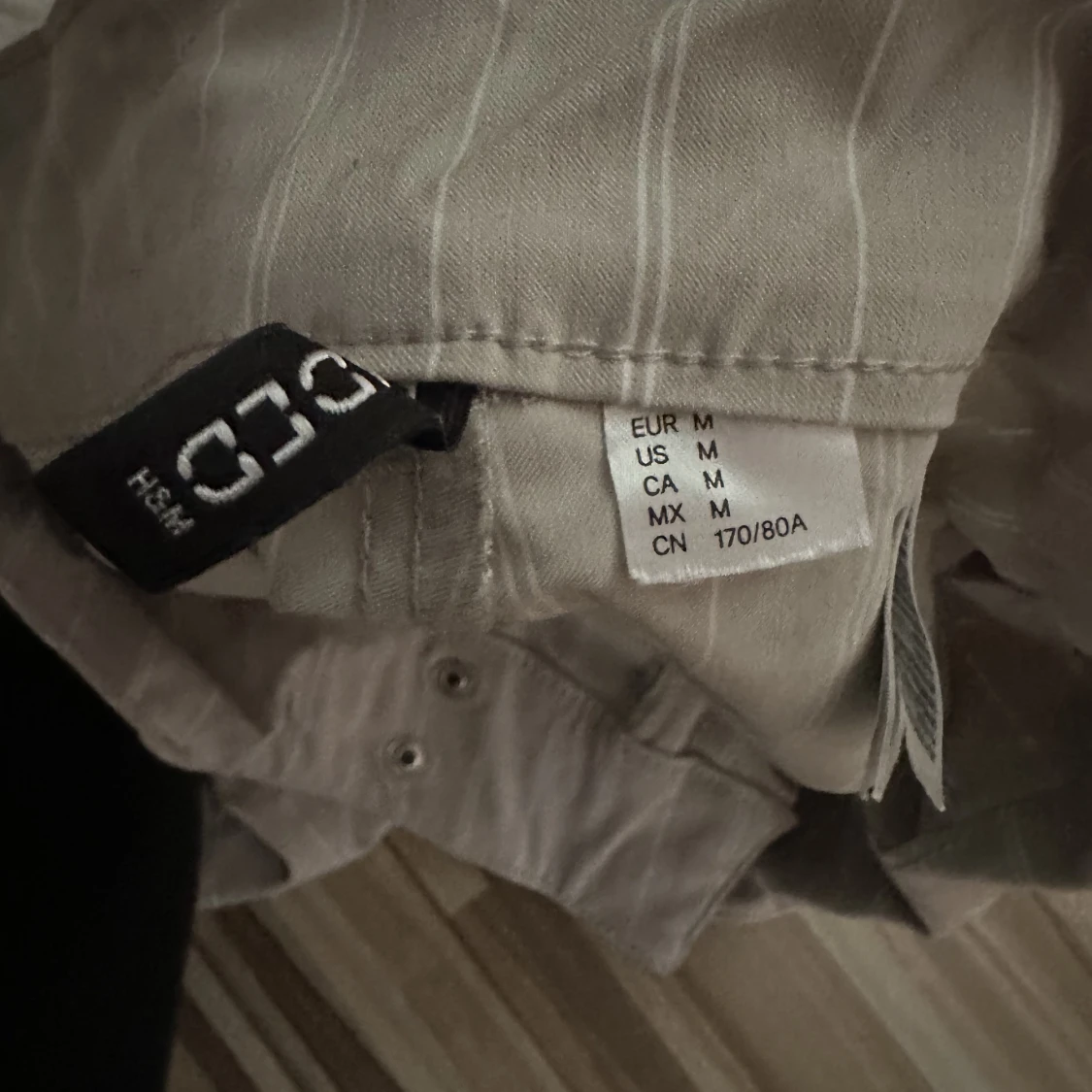 Lågmidjade kostymbyxor från HM - 91