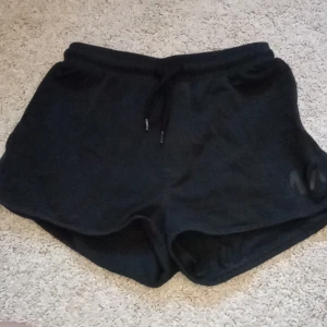 Mjukis shorts 😍 - Fina mjukis shorts. Använda men dom ser helt nya ut😁