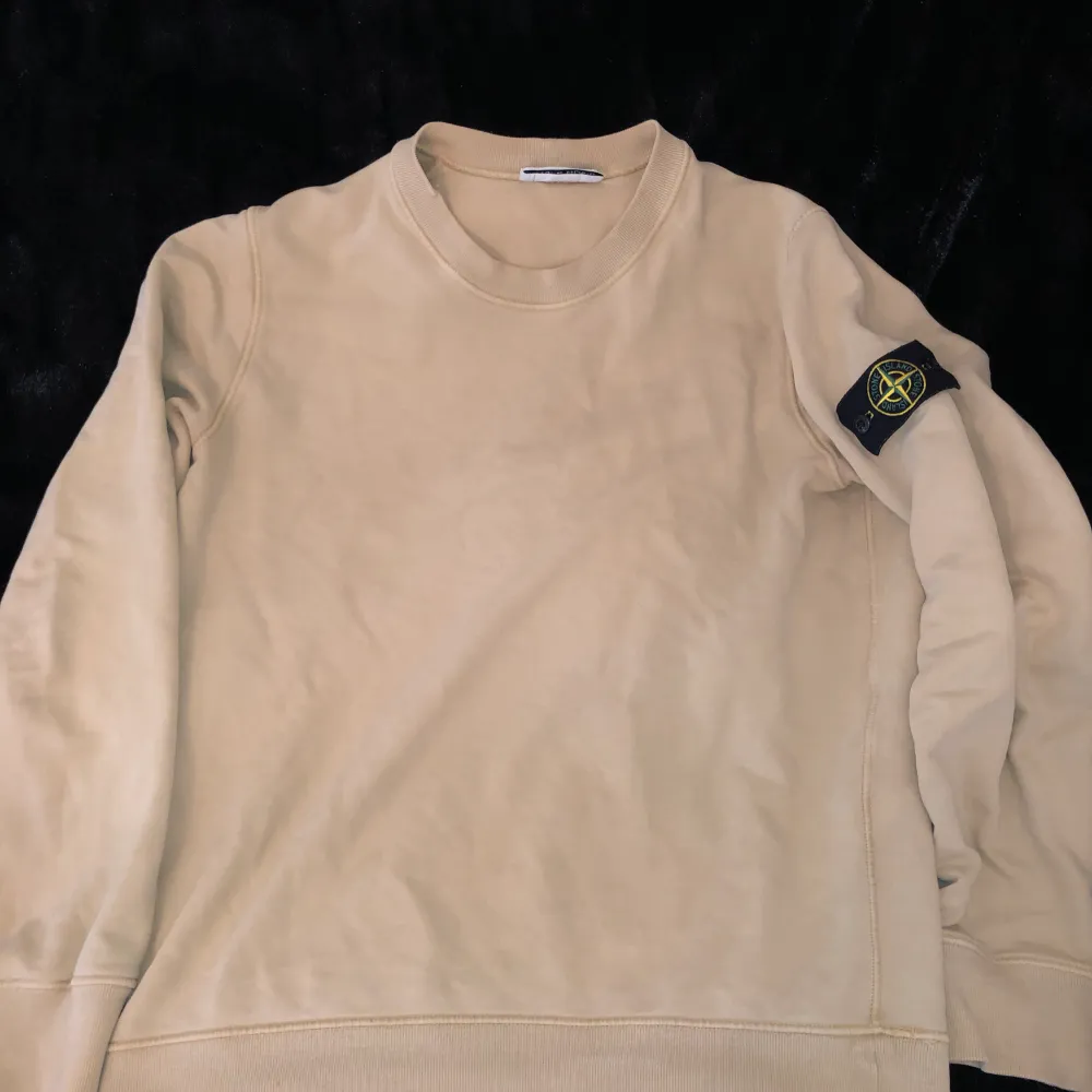 Stone Island sweatshirt i storlek L retail 2900 kr  mitt pris 1100 kr. Tröjor & Koftor.