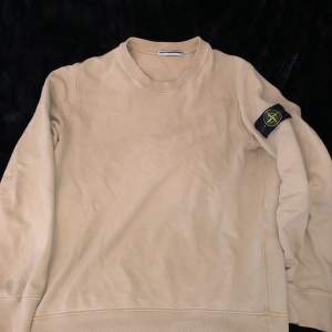 Stone Island sweatshirt i storlek L retail 2900 kr  mitt pris 1100 kr
