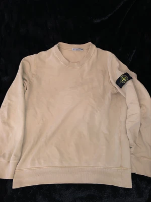 Stone Island tröja - Stone Island sweatshirt i storlek L retail 2900 kr  mitt pris 1100 kr