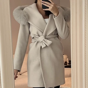 Kappa med pälsluva - Strl 32 men passar även 34