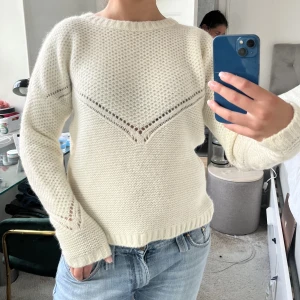 Stickad tröja! - Snygg vit stickad tröja!!