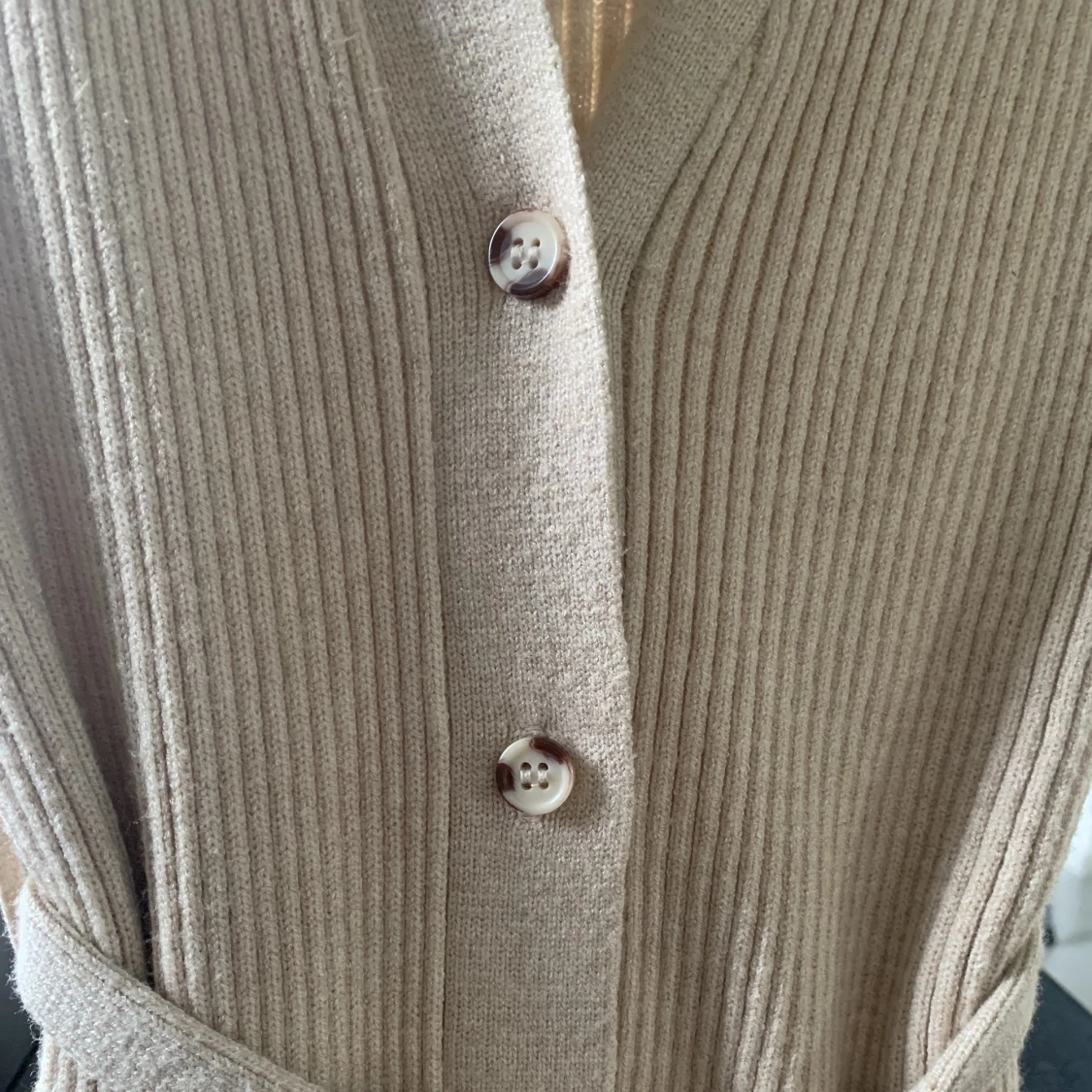 Ribbstickad klänning  - 90