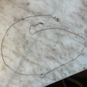 Halsband Pilgrim - Halsband från pilgrim. Använd någon gång bara. 