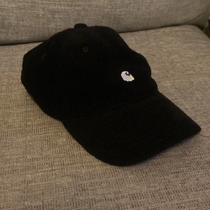 Carhartt keps - En carhartt keps som är platt ovanför. Köpt på junkyard. Skriv för mer frågor😇