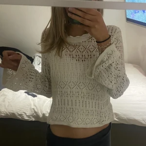 Zara tröja - Säljer denna skit snygga tröjan från Zara i storlek S!! Använd ett fåtal gånger men kommer inte till användning längre