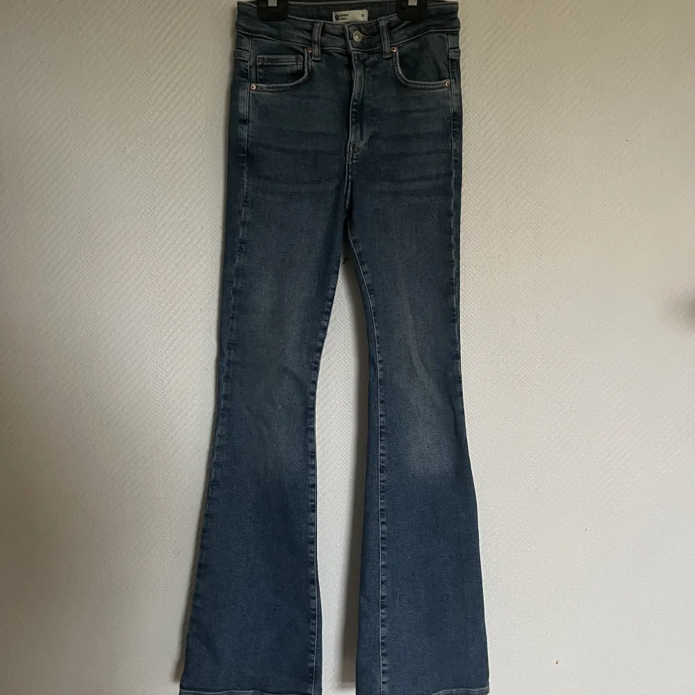 Bootcut jeans från Gina, fint skick och bra jeans, pris kan diskuteras . Jeans & Byxor.