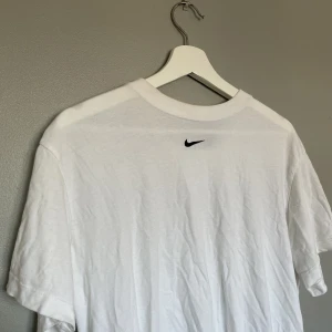 Tshirt-klänning - T-shirt-klänning från Nike. Använd men i bra skick. Går även att ha som tröja