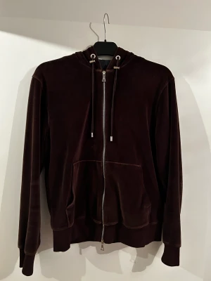 Limitato zip tröja  - Fräsch snygg limitato tröja skickt (9/10) kommer med box!!