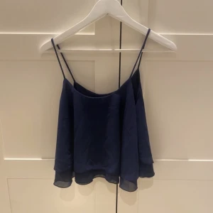 Mörkblå topp🫶🏽 - Superfin volangtopp❤️passar till många olika tillfällen!