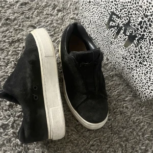 Eytys  - Eytys doja storlek 37, mycket fint skick. Säljer då de tyvärr inte passar mig. Tryck på KÖP NU, men välj inte Instabox!