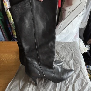 Boots - Köpte de perfekta bootsen från vinted men de vart tyvärr för små för mig så bestämmer mig för att sälja dem vidare. Pris kan diskuteras vid snabbt köp‼️‼️
