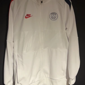 Psg jacka kofta - Paris saint germain storlek L track jacka nästan oanvänd 